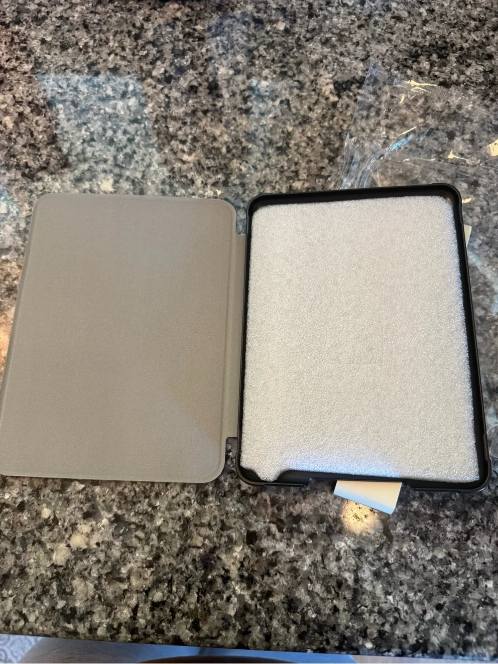 *BRAND NEW IN PACKAGE* modern+chic Fruit Print Kindle Paperwhite case